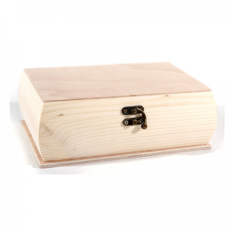 Zaoblená dřevěná truhla je vyrobena z hladkého dřeva a neobsahuje uzávěr. Truhla má výrazné ostré hrany a rozšířenou základnu. Víko je rovné a