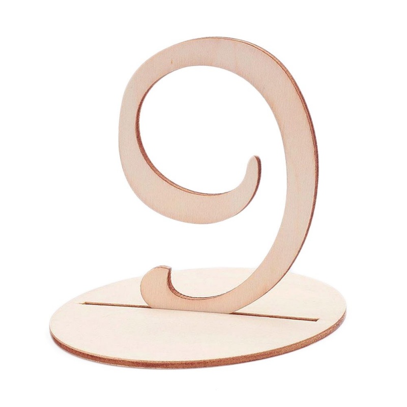 Dřevěná číslice na podstavci je dřevěný výřez ve tvaru číslice s kruhovou základnou s tenkým obdélníkovým otvorem, do kterého se číslice zas