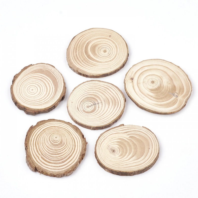 Dřevěné kroužky, pníky jsou dřevěné ozdoby ve tvaru kruhu, s viditelnými letokruhy a kůrou na boční straně. Dřevěné ozdoby jsou určeny k dalš