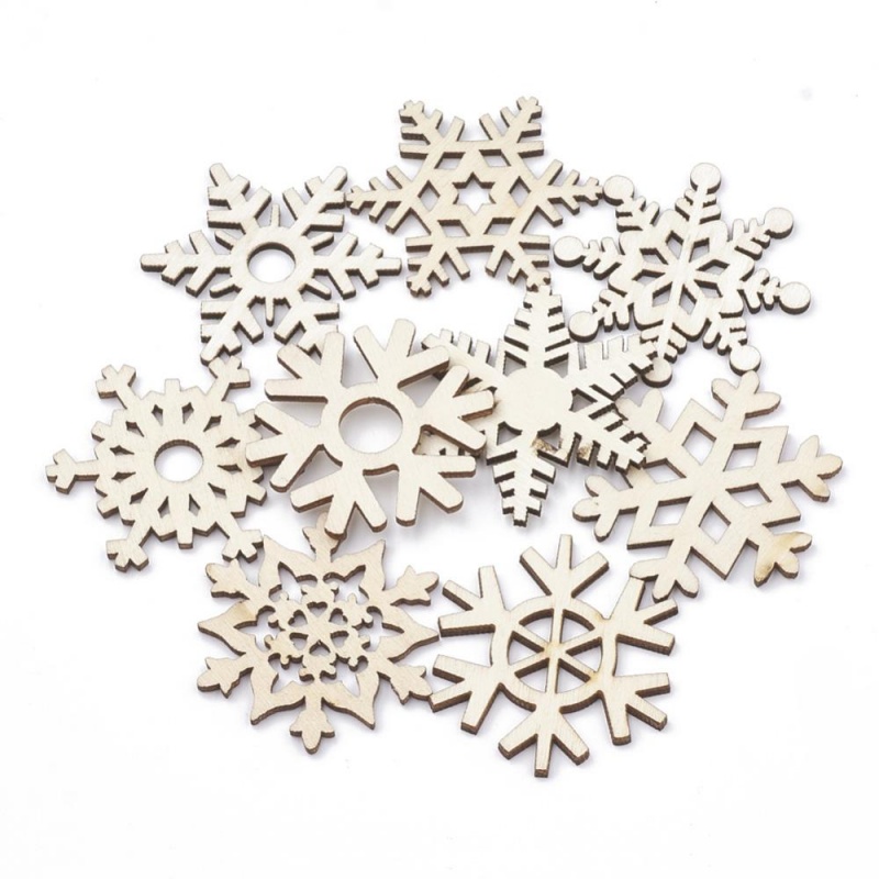 Dřevěné ozdoby ve tvaru sněhových vloček využijete při tvorbě vánočních ozdob, při dekorování macramé výtvorů či při scrapbooking projektech