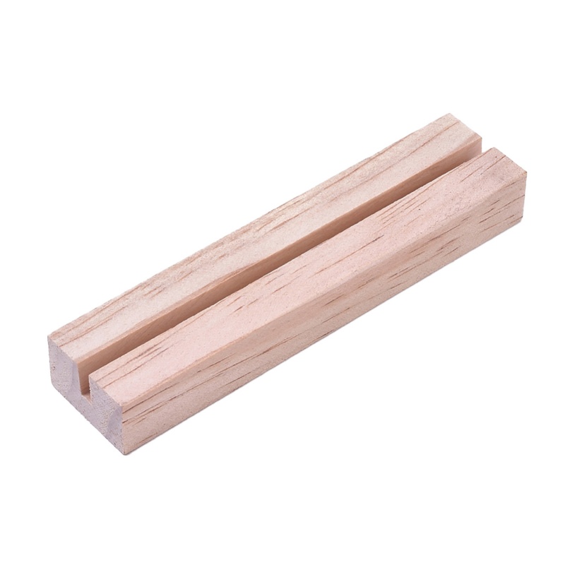 Dřevěný držák je kus dřeva s obdélníkovým průřezem na rovné ploše sloužící jako držák na vizitky, jmenovky nebo malé fotky či jiné obrázky