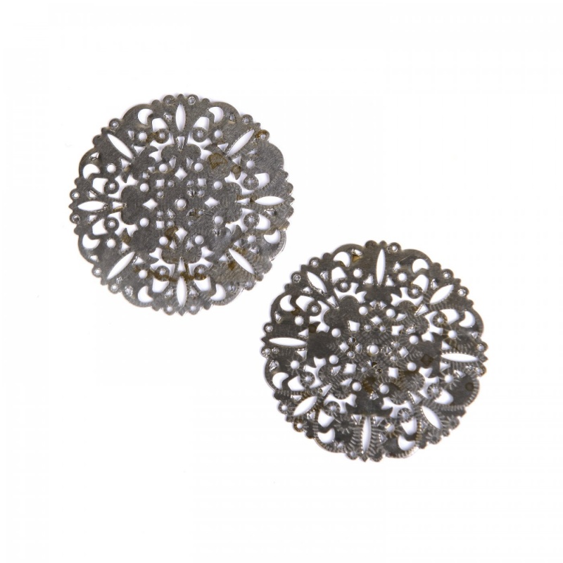 Kovové ozdoby neboli filigrány jsou kovové komponenty vhodné k výrobě šperků, zejména náušnic, nebo je lze použít také jako přívěsky na náhrde