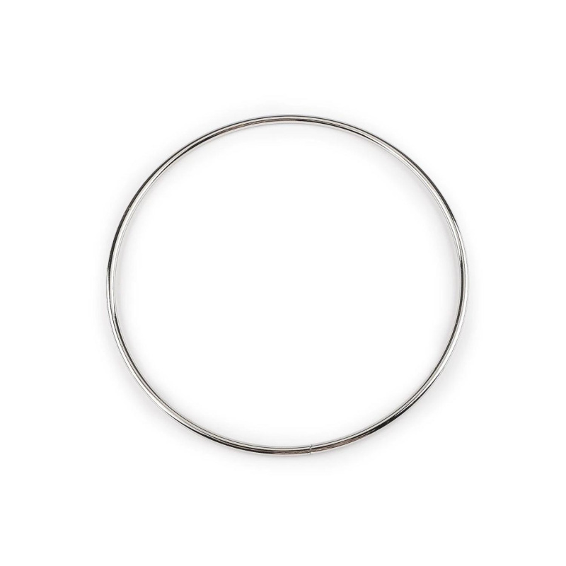 Kovový kruh použijte k výrobě lapačů snů a podobných dekorací. Lze jej také použít přivýrobě kabelek a tašek jako držadlo. Je pevný, v místě