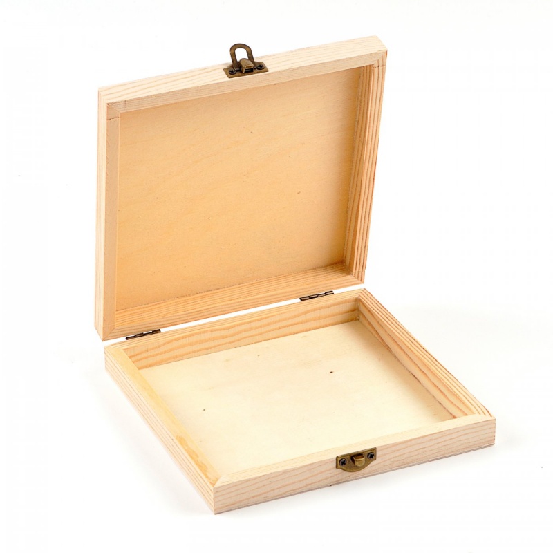 Krabička na doutníky je plochá, nevysoká krabička s kovovou sponou a panty. Krabička se pohodlně vejde do kabelky.Dřevěné výrobky jsou vyrobeny ze d