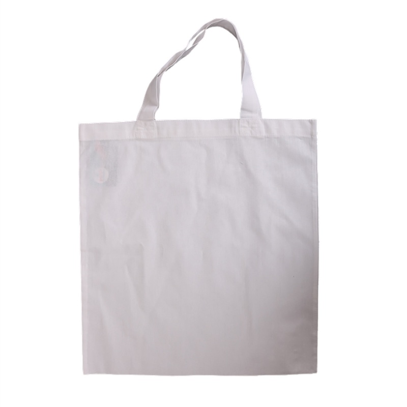 Nákupní taška s krátkými uchy je vyrobena ze 100% bavlny. Má bílou barvu. Lze ji dále zdobit barvami na textil, batikou, linorytem na textil, výšivkou