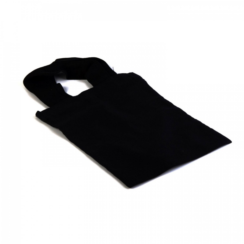 Malá černá nákupní taška je vyrobena ze 100% bavlny. Má černou barvu. Lze ji dále zdobit barvami na textil, batikou, linorytem na textil, výšivkou a 