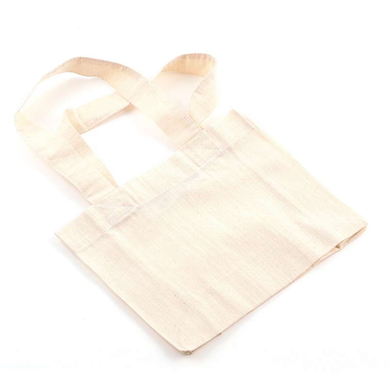 Nákupní taška je vyrobena ze 100% bavlny. Má přírodní světle béžovou barvu. Lze ji dále zdobit barvami na textil, batikou, linorytem na textil, výš