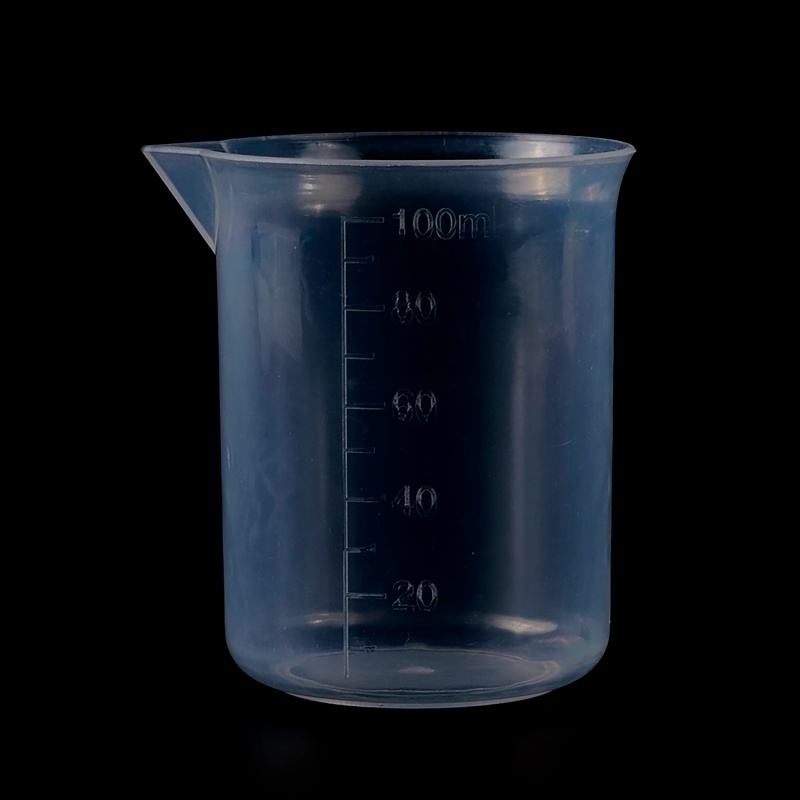 Plastová odměrka na nalévání s měrkou ve tvaru skleničky s trojúhelníkovou nalévací částí do 100 ml s dílky po 10 ml. Je ideální pro míchání