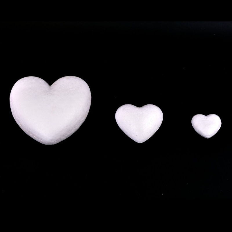 Polystyrenové srdce je polystyrenový polotovar, který se používá jako základ pro valentýnské, podzimní, vánoční a dětské dekorace. Polystyren je 