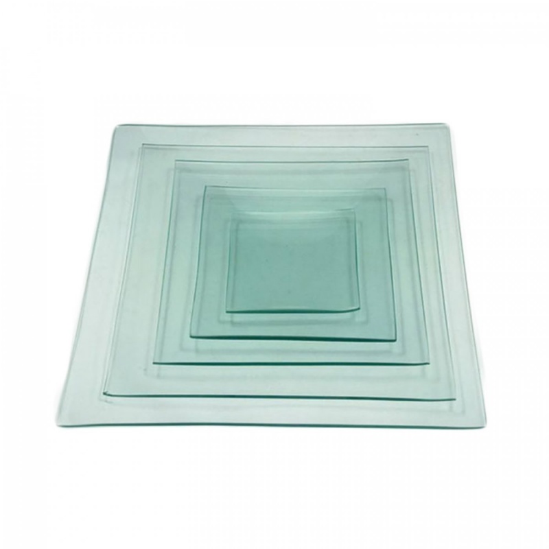 Skleněná deska čtvercového tvaru je určena k dekorování barvami na sklo a imitací vitráží. Desku lze pomalovat barvami na sklo podle libovolného mot