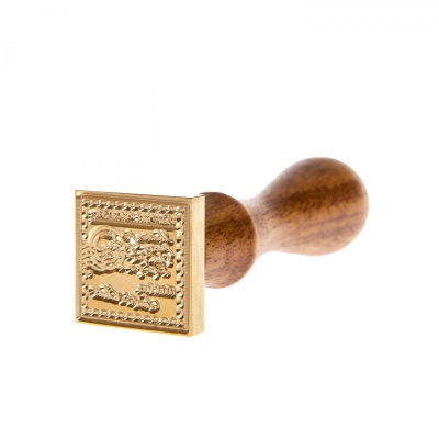 Pečeťátko s dřevěnou rukojetí, poštovní známka
