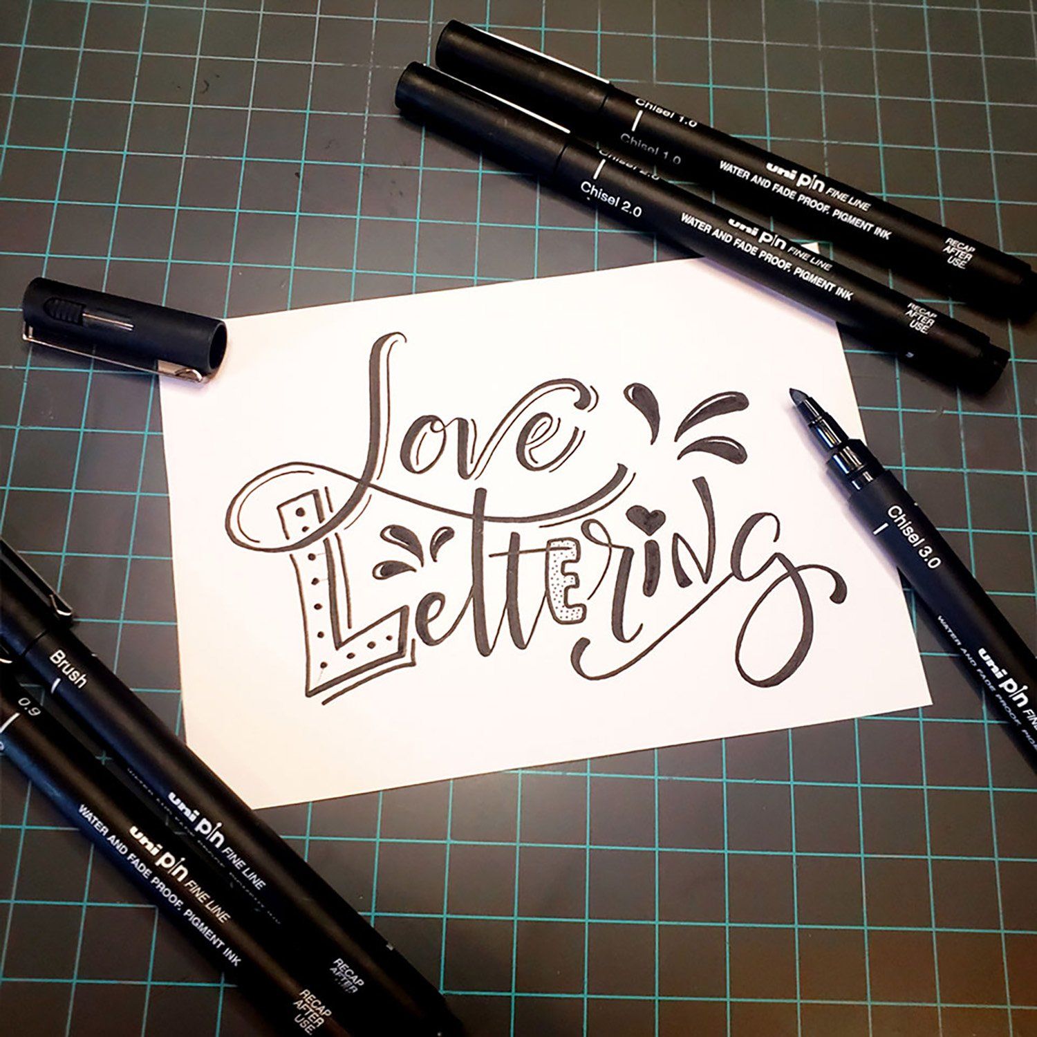 Sada 5 fixů UNI PIN pro kreslení nápisů Love Lettering